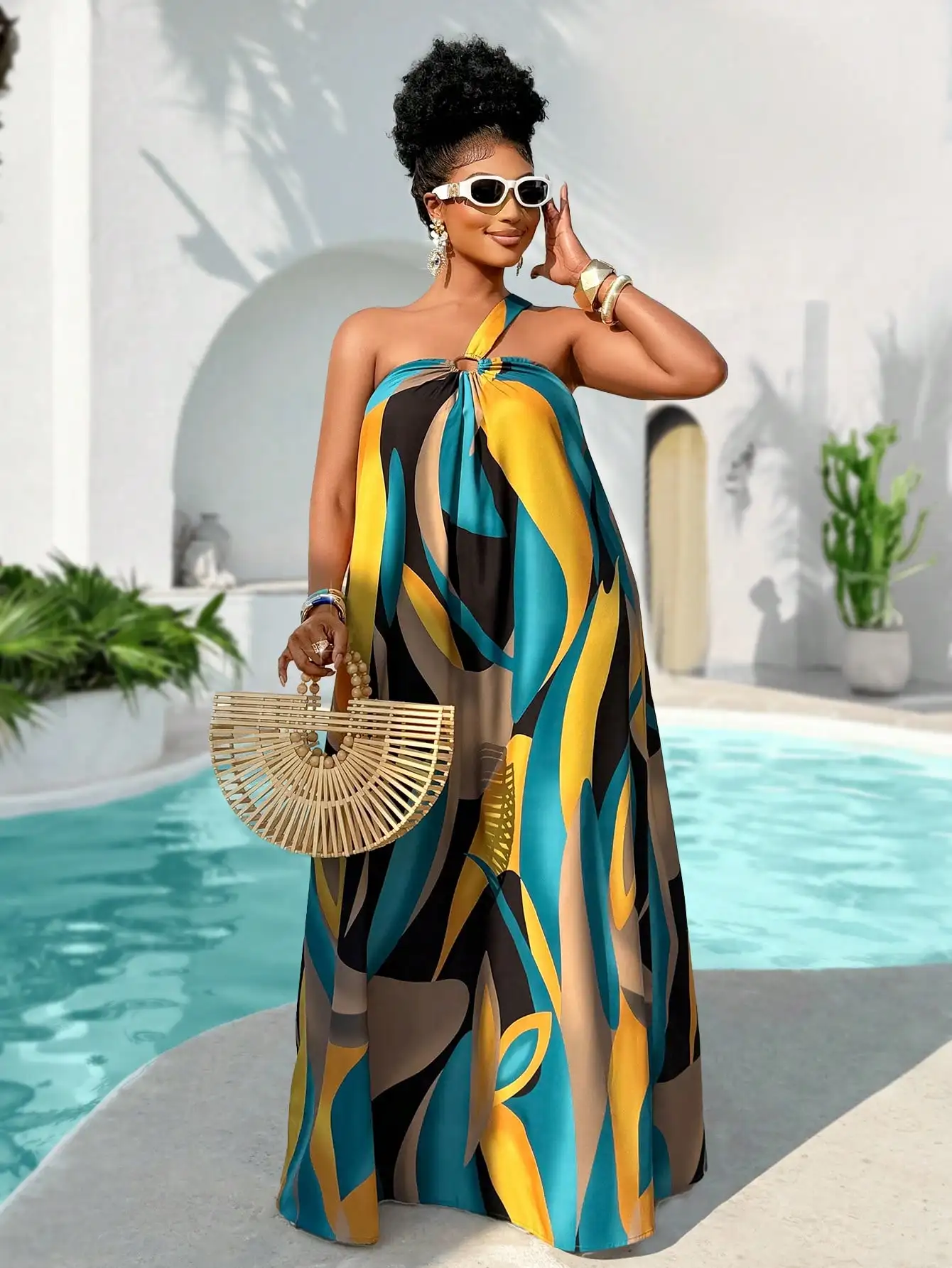 

Платье макси с абстрактным принтом и воротником-халтер, без рукавов, на одно плечо, струящееся, для пляжного отдыха