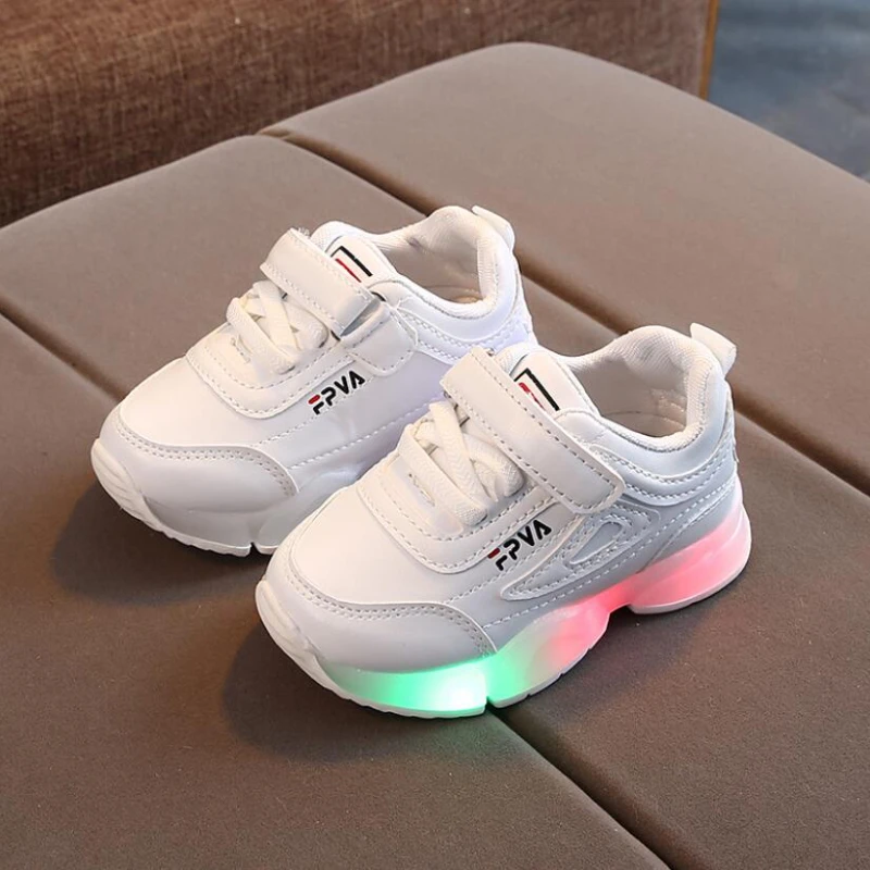 Scarpe sportive per bambini Primavera Moda luminosa Traspirante Bambini Ragazzi Scarpe a rete Ragazze Sneakers a LED con scarpe da corsa leggere