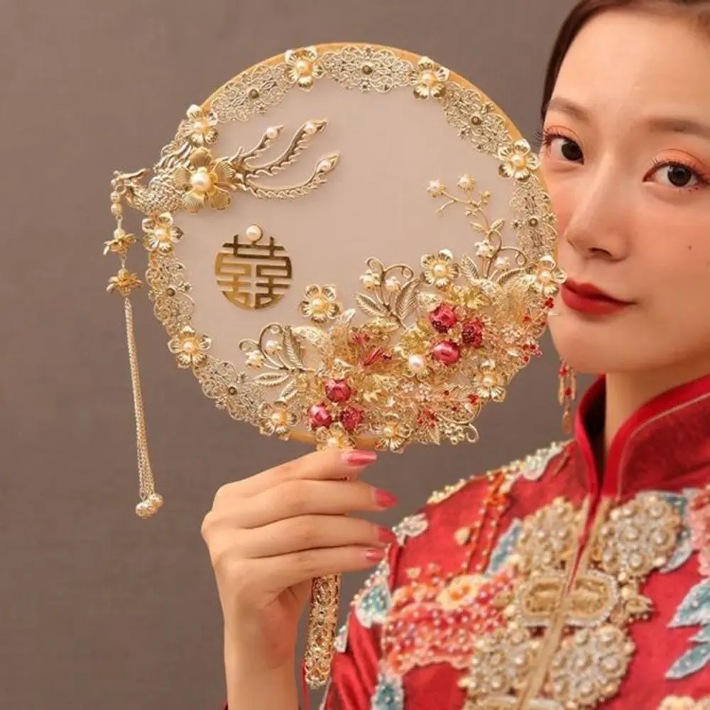 Traditional Chinese Style Bride Group Fan Vintage Handmade Decorative Fan Xiuhe Fan Flower Bride Hand Held Fan Hanfu Show