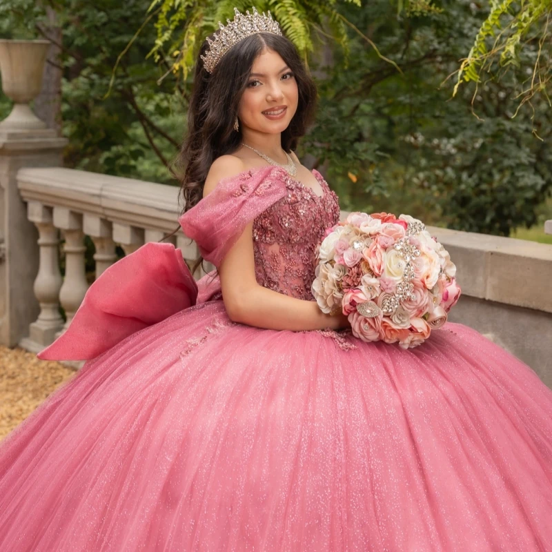 فساتين Quinceanera الوردية اللامعة قبالة الكتف زين الدانتيل الديكور المتدرج تول مشد حفلة عيد ميلاد الحلو 16 فستان فيستدوس