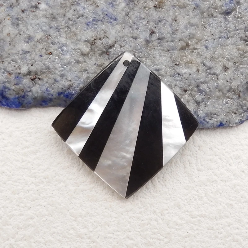 

Semiprecious Natural Stone Obsidian Shell Intarsia Pendant Bead Fashion Jewelry Necklace Accessories 27x27x2mm 2g