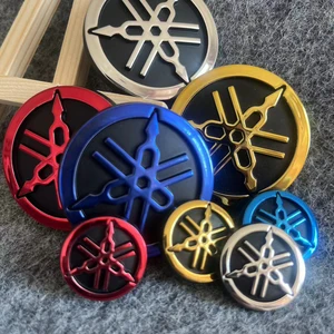 Yamaha -Logo -Abziehbilder Kleber, Gold, Weiß, Blau, Rot, 3D -Emblem Hauptkrypton Yamaha Caresenverkäufe - №2