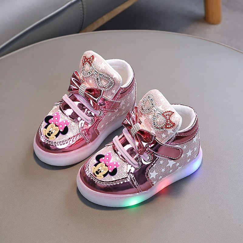 

Детские мигающие кроссовки со светодиодной подсветкой и Минни Маусом, повседневная обувь с рисунком Микки Мауса для девочек и детей с подсветкой