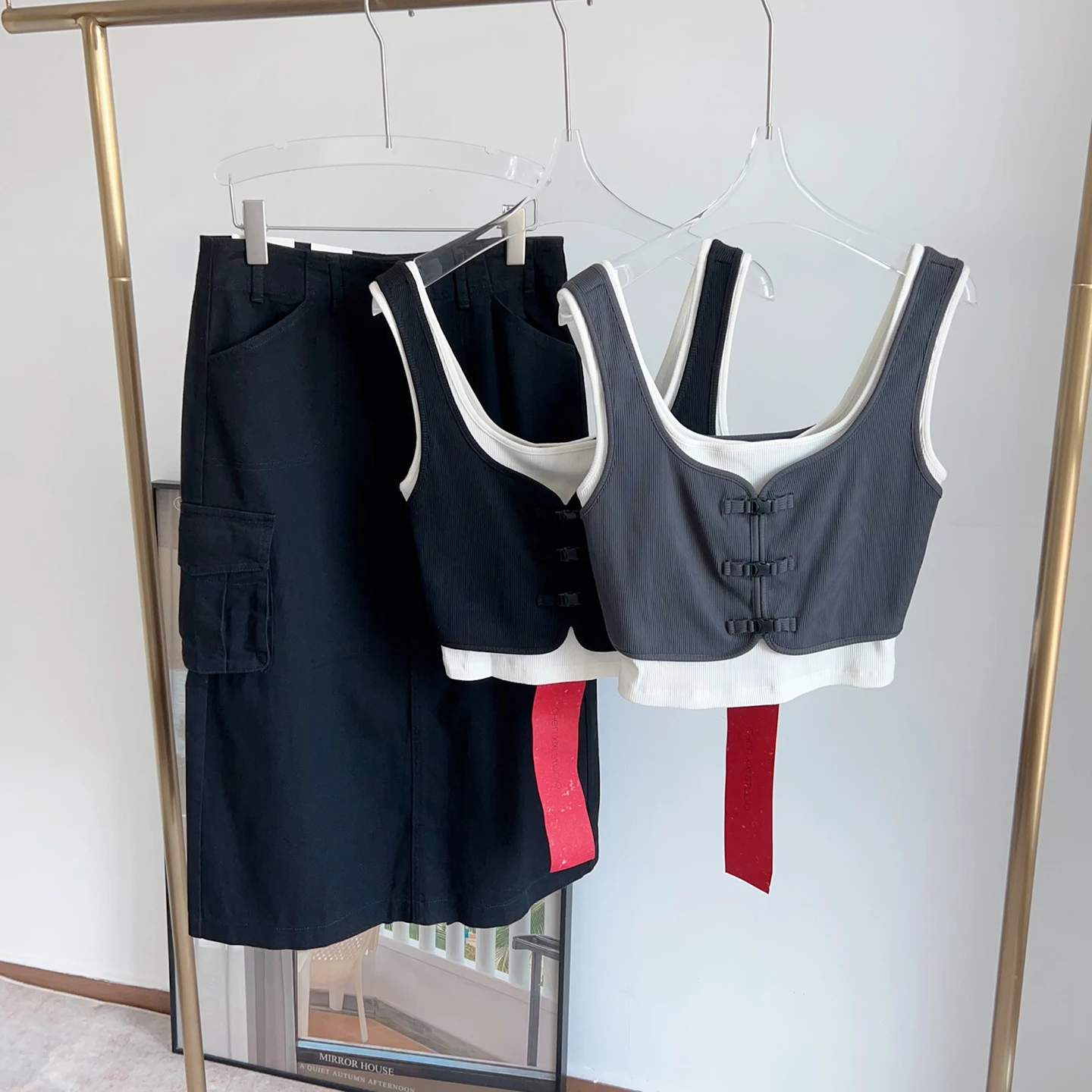 

New Chinese Sle Personalized Design Fake Two-Piece Vest Strap ort Top Large U-Ne Versatile Summer 2025 Women's Faion