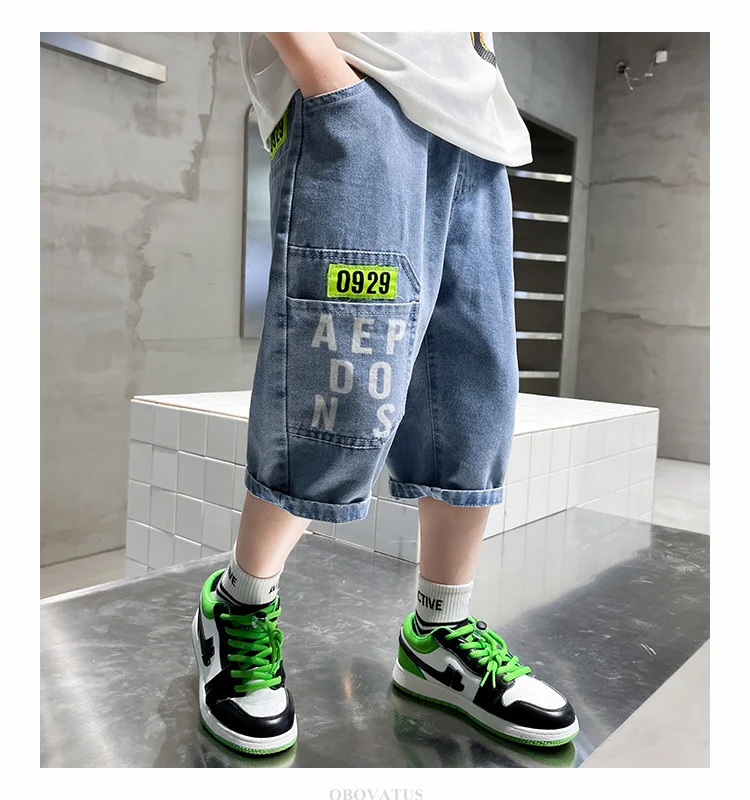 Neue Sommer-Jeansshorts für Jungen im Teenageralter, lässige Denim-Shorts mit Taschen, Kinder-Caprihosen mit Buchstabenmuster – Detail 5
