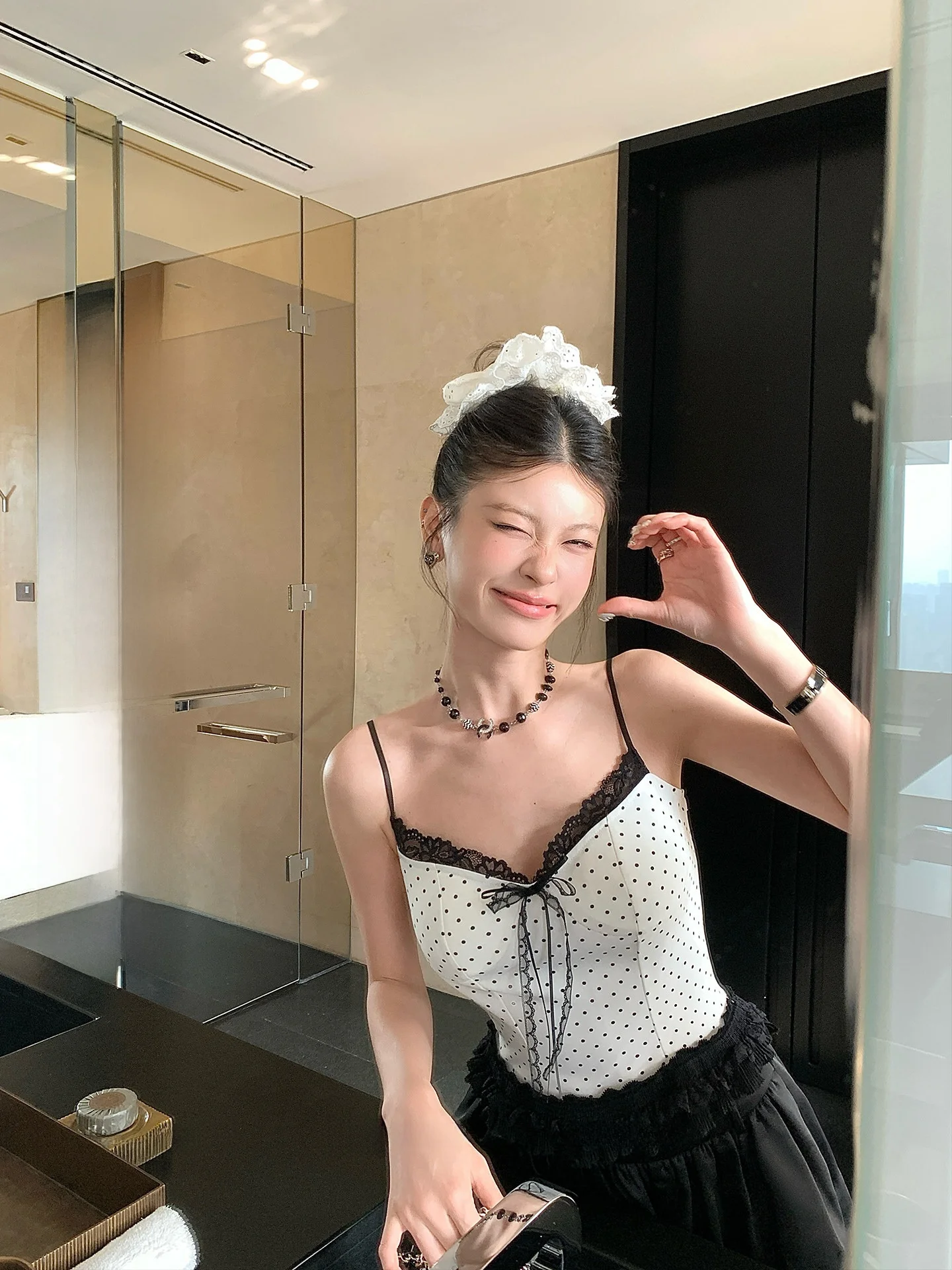 

Женский топ LIONE Dance Captured Sweetheart с кружевной отделкой в горошек, повседневный стиль, V-образный вырез, укороченная длина, высокое качество