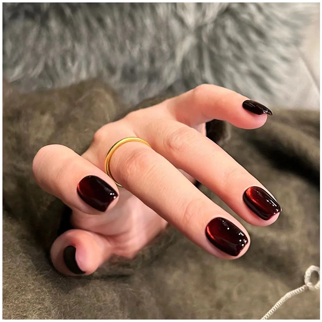 10ML 1PCS Red Black Glass Bead Magnet Cat Eye Gel Nail Polish Autumn Nails Top Selling Whitening Red Nails UV Light Nails