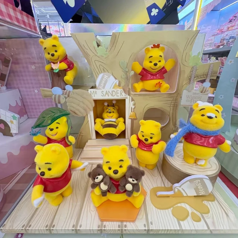 Nuovo Anime Pooh Bear Happy Times Series Blind Box Ornamenti fatti a mano con licenza ufficiale Ragazze Regali misteriosi periferici Ornamento