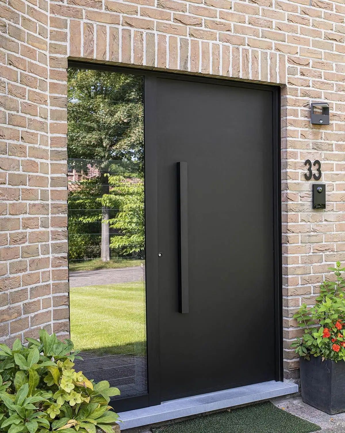 Luxury Modern Entry Door for Villas High Glossy Black Aluminum Alloy Anti-Theft Security Door for Farmhouse Central Pivot Doors