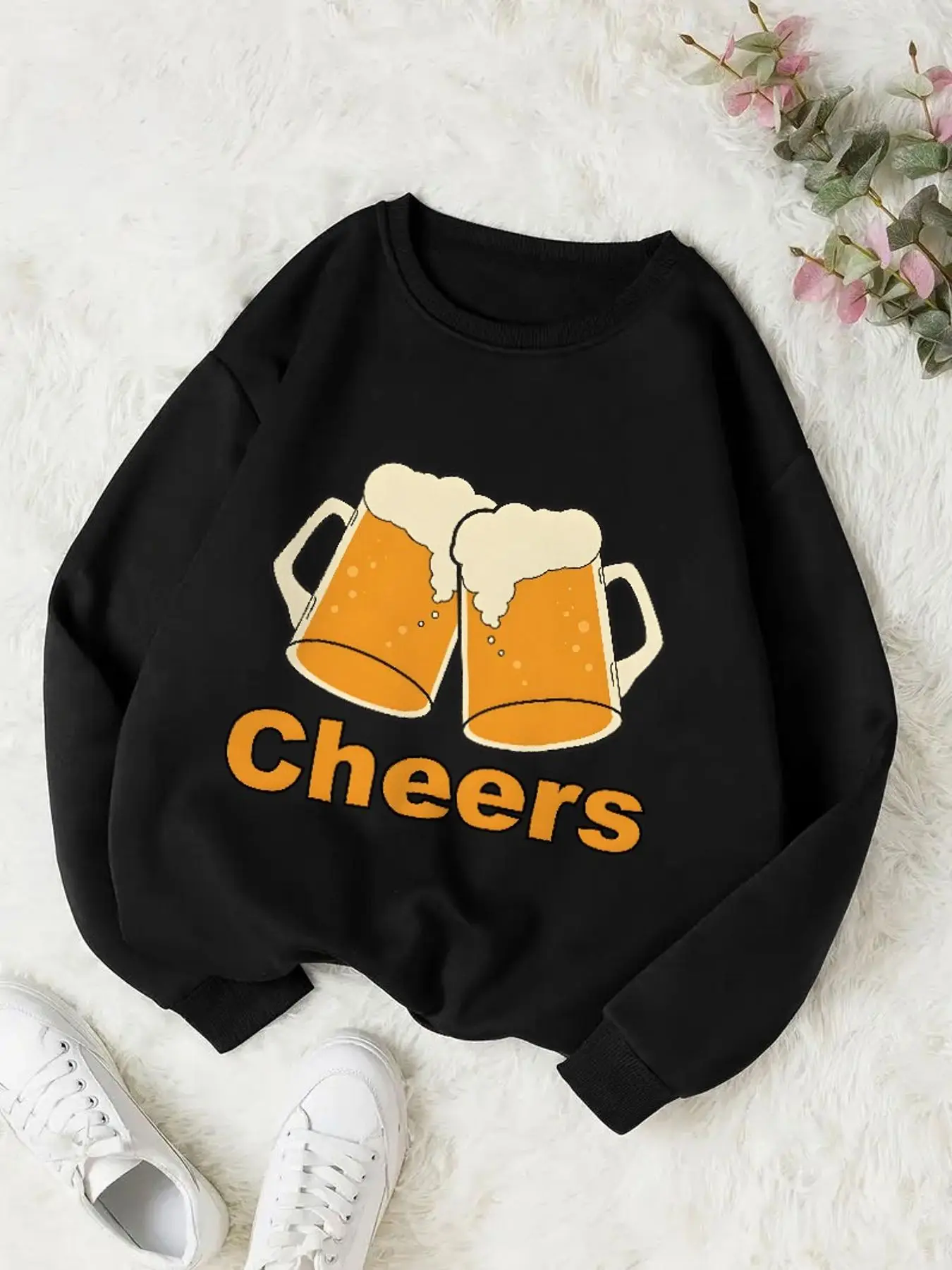 Women Cheers Beer Mugs Clink Graphic Crewneck Sweatshirt Oversized Long Sleeve Fleece Pullover Beer Toast Print Black Party Casual Tops
