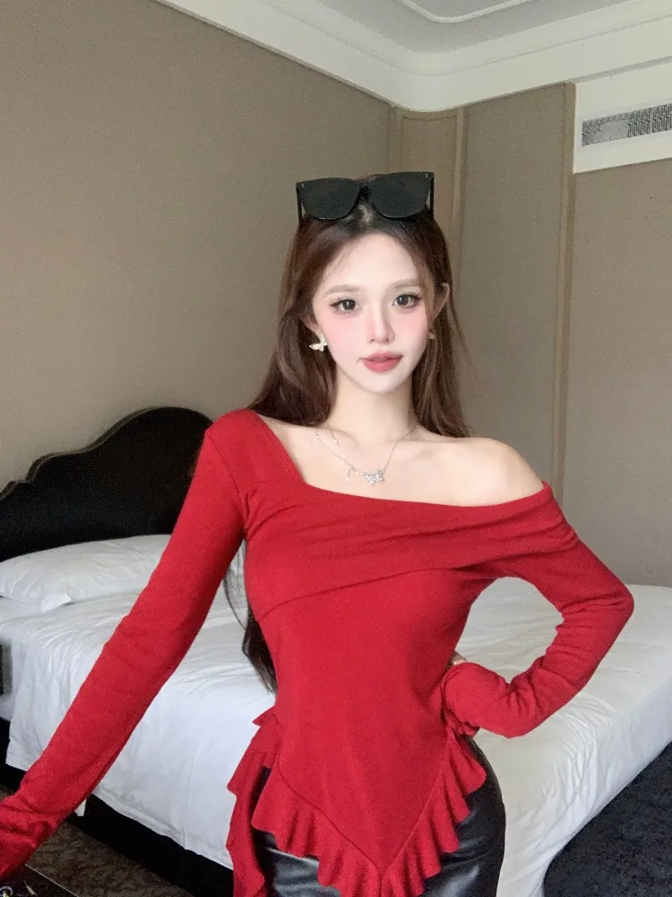 

Pure Desire Irregular Slim Fit Long Sleeve Shoulder Bared American Red Diagonal Collar Women's T Shirt Autumn Design Sense
