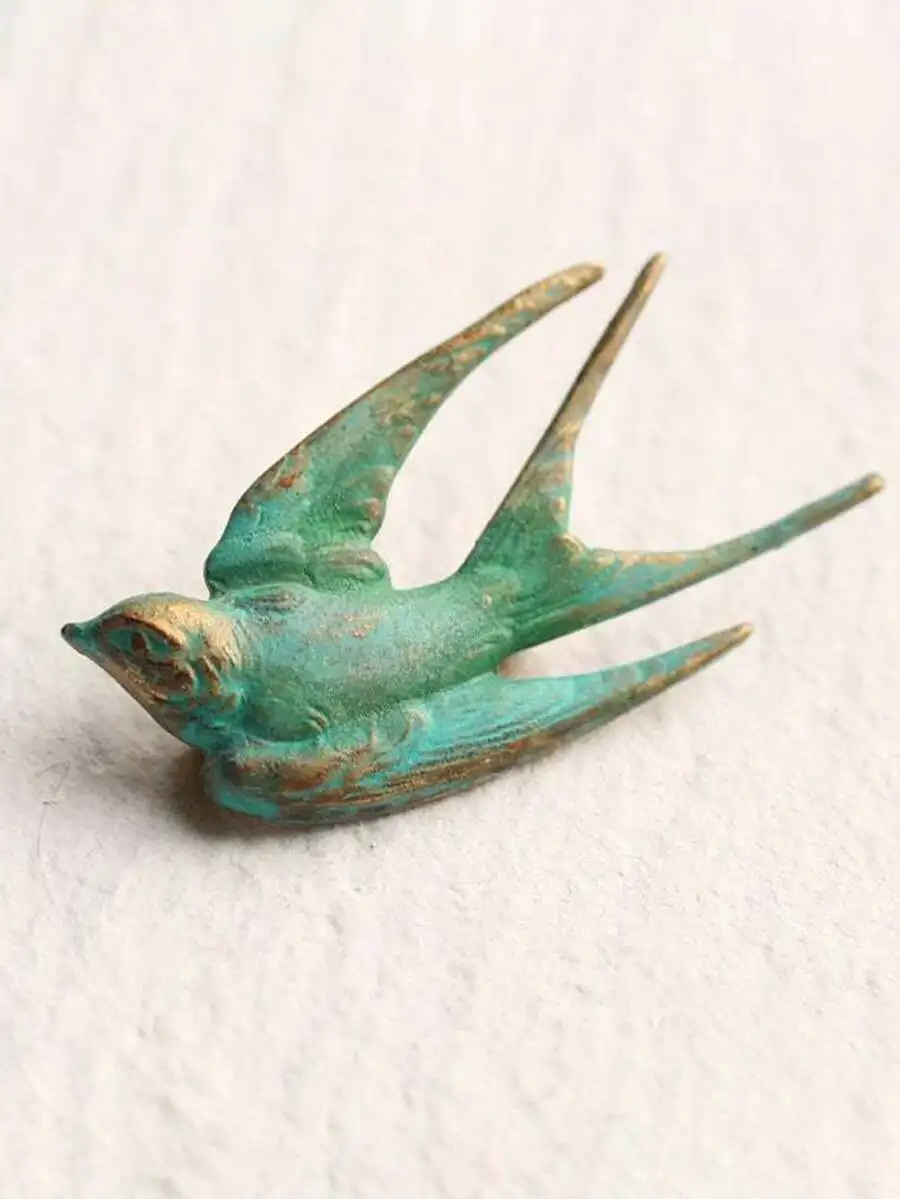 

Vintage Green Swallow Shape Brooch For Women Daily Wear