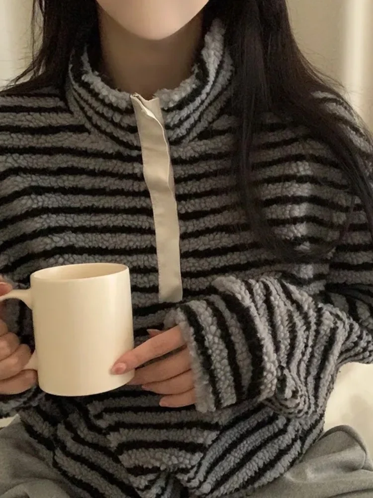 Damska bluza z kapturem, kołnierz z futra jagnięcego, paski, kolorowy blok, zimowa, nowa, uniwersalna, bawełniana odzież, swobodny styl, moda uliczna.