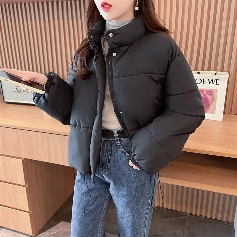

2023 Autumn/Winter Women's Short Standing Collar Cotton Coat New Korean Version Loose Thickened Bread Jacket Top Commuting P130