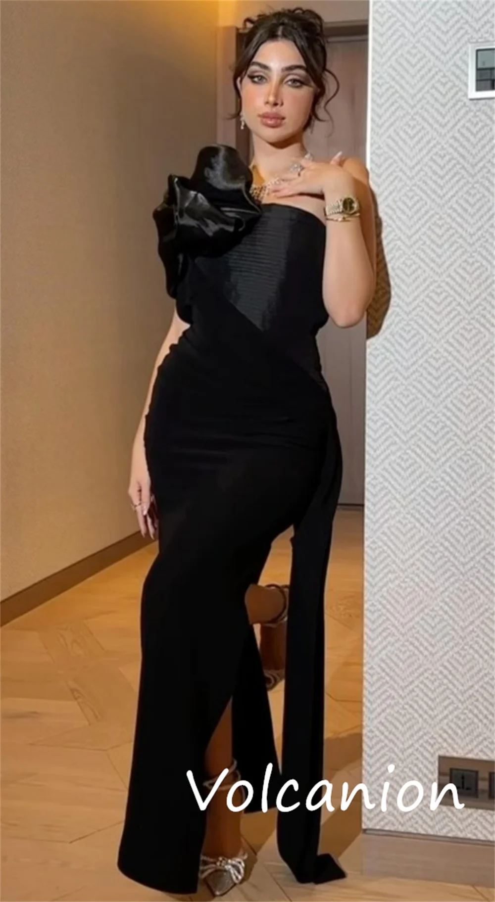 맞춤형 패션 저지 플라워 플리츠 스트레이트 끈이 없는 긴 드레스 맞춤형 행사 고품질 복고풍