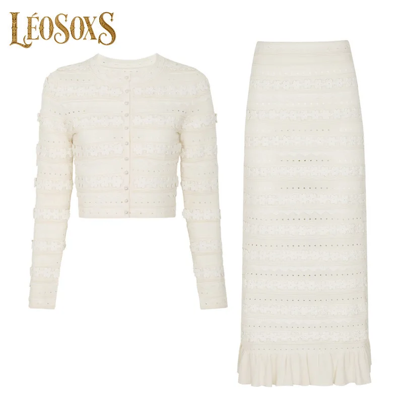 LEOSOXS Two-Piece Women's Co-Ord Set Beige Floral Lace Blouse & Ruffled Skirt With Contrast Trim For Elegant Daily Styling Look