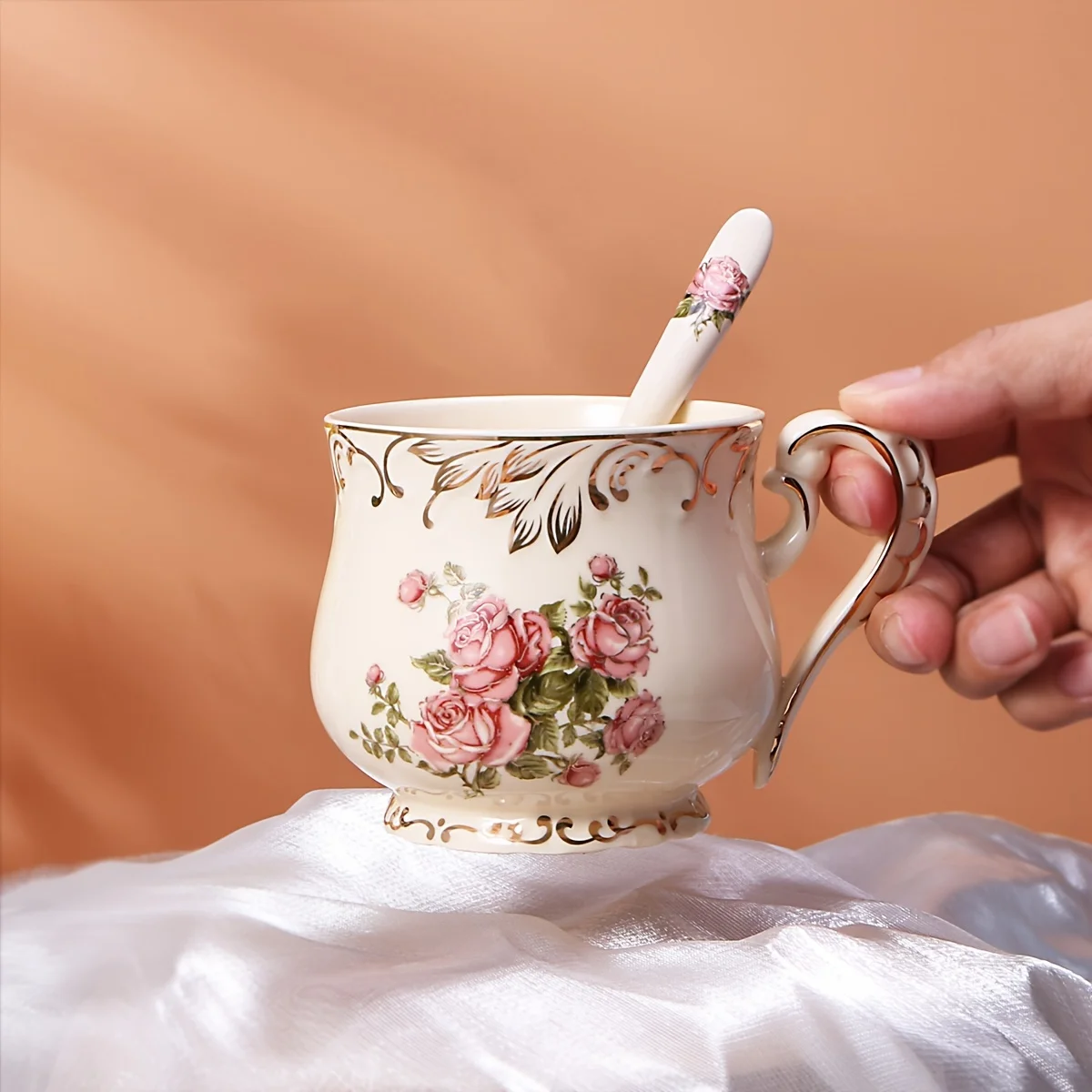 Rosen-Keramik-Tassen- und Löffel-Set - Vintage-Becher mit Goldrand - Porzellan-Kaffee- und Teetasse für die Küche