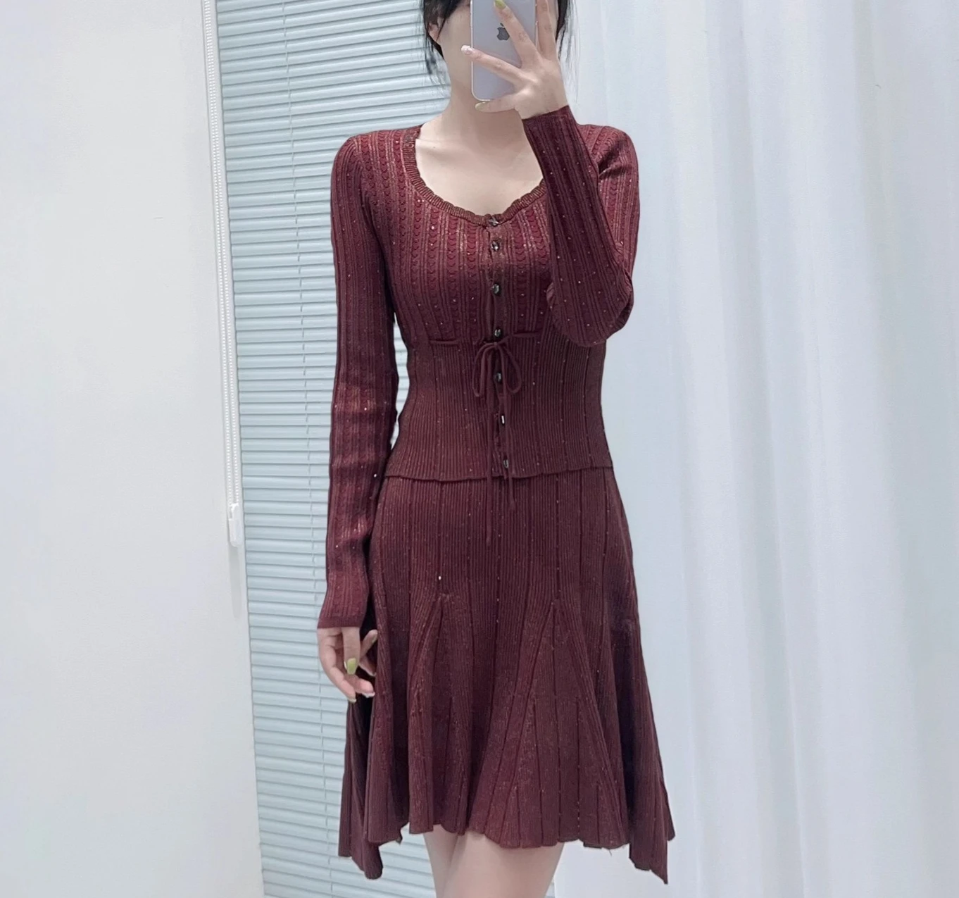 

2025 women's long-sleeved two-piece suit U-neck knitted single-breasted top or slim and elegant skirt