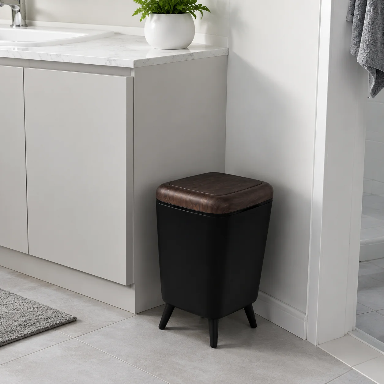 Mid‑Century Decorative Waste Basket, Black Plastic Standing Trash Bin With Wood‑Pattern Swing Lid & Four Legs, Odor‑Block Lidded Garbage Can for Indoor Household