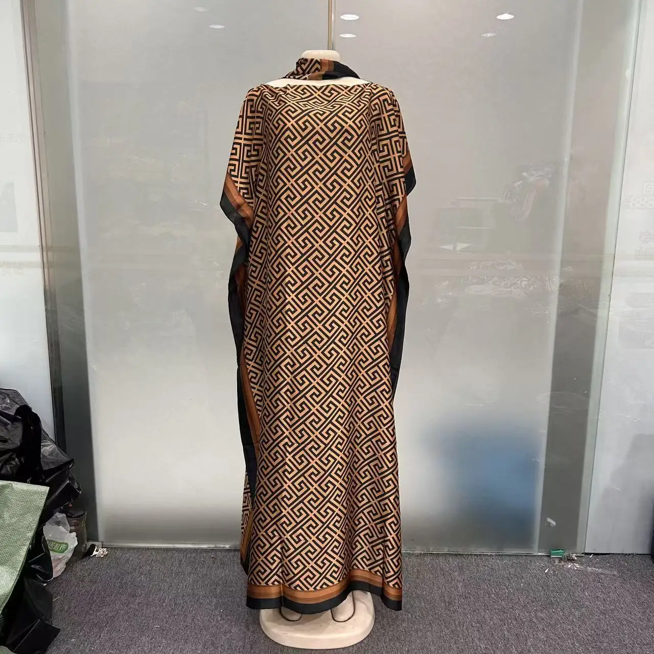 2025年 欧米風 新ファッション 通気性のあるサテン アフリカンプリント ゆったり カジュアル サマードレス レディース ポリエステル 春