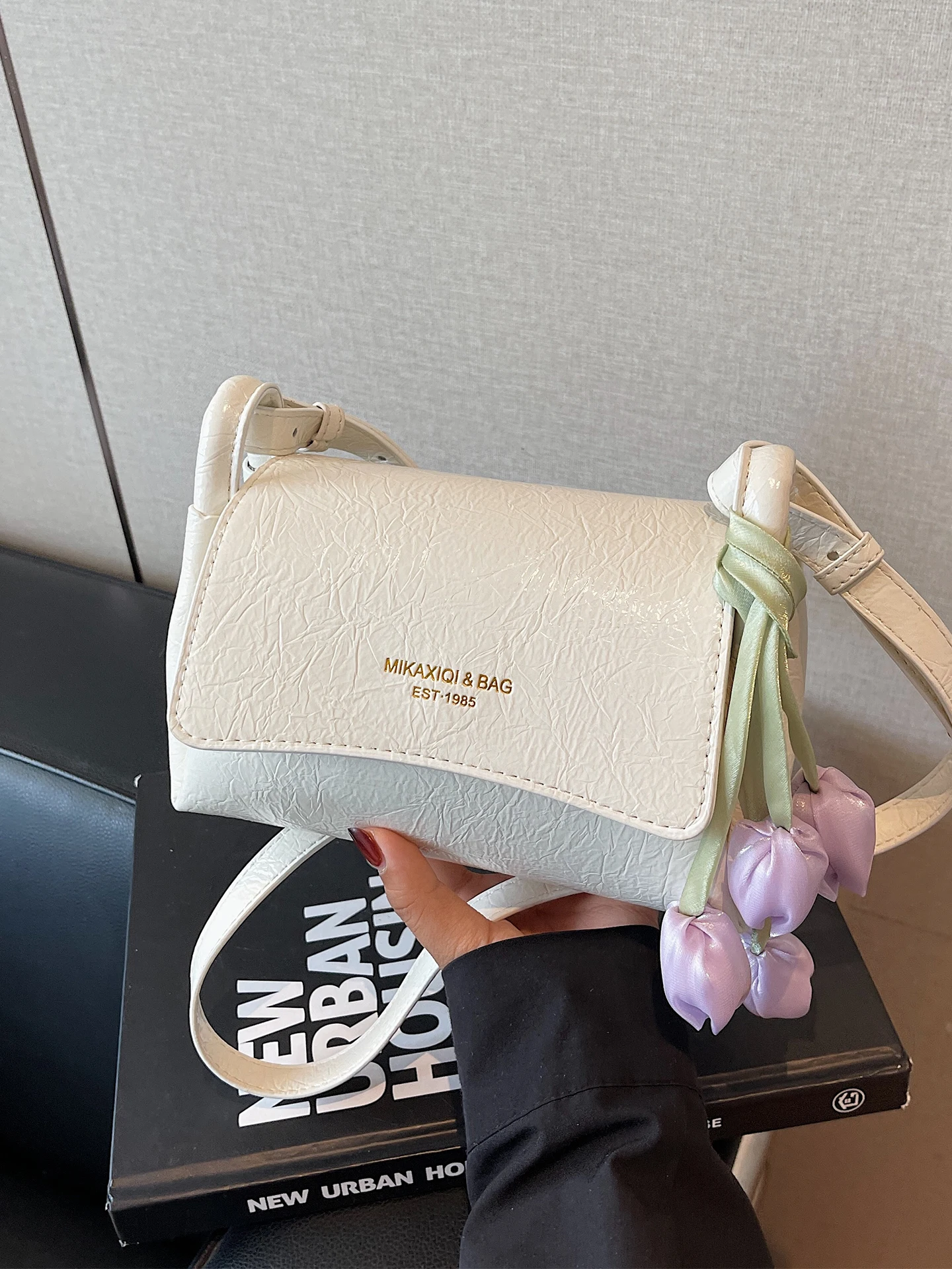 

Модная женская квадратная сумка-мессенджер, корейское издание, шикарные сумки на одно плечо с буквенным дизайном, высококачественные сумки через плечо с текстурой для поездок на работу