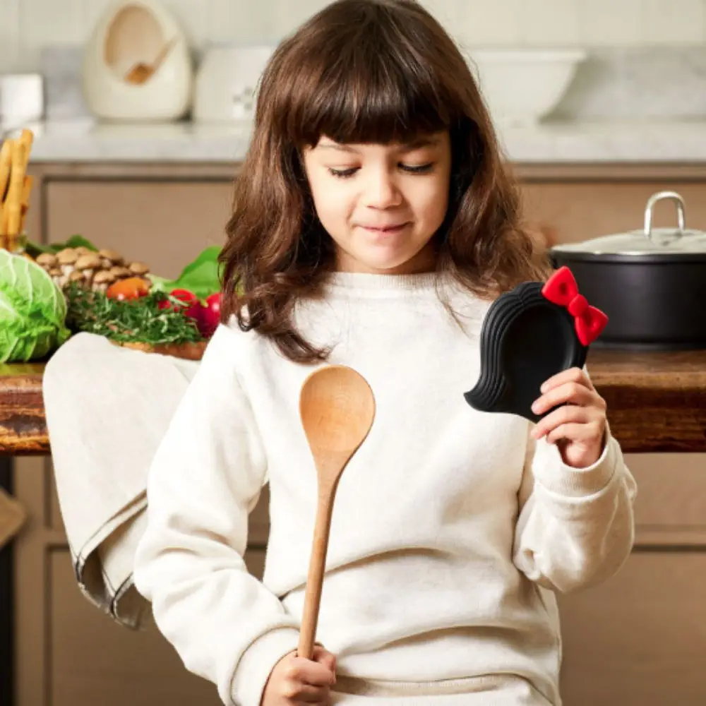 

2pcs Cute Silicone Women Hair Spoon Rest Heat Resistant Thickened Spatula Holder Cartoon Utensil Holder Dinning Table