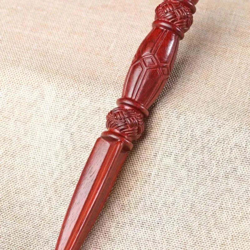 Ваджрный пестик (Пхурба), ритуальный инструмент, ручная резьба из сандала. Защита от демонов. Портативное ремесло, подарок, коллекционный. Орнамент Вэньвань. Ваджрный пестик (Пхурба), ритуальный инструмент, ручная резьба из сандала. Защита от демонов. Портативное ремесло, подарок, коллекционный. Орнамент Вэньвань.