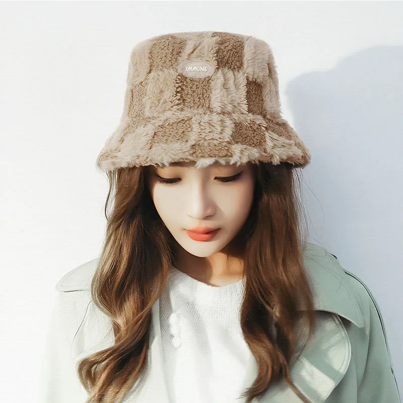 

2025 New Fashion Warm Windproof Luxury Bucket Hat Plush Checkered Fisherman Hat Winter Hats for Women Designer Bucket Hat Women