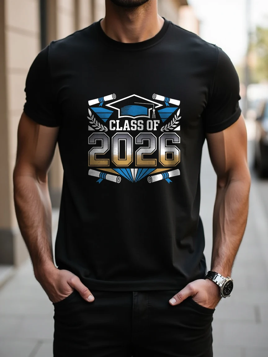 Camiseta de Hombre de Manga Corta con Temática de Graduación 2026, Camiseta Moderna con Estampado de Birrete y Pergamino Personalizado, Estilo Juvenil, Moda Europea y Americana, Nueva Opción de Ropa de Verano para Hombre