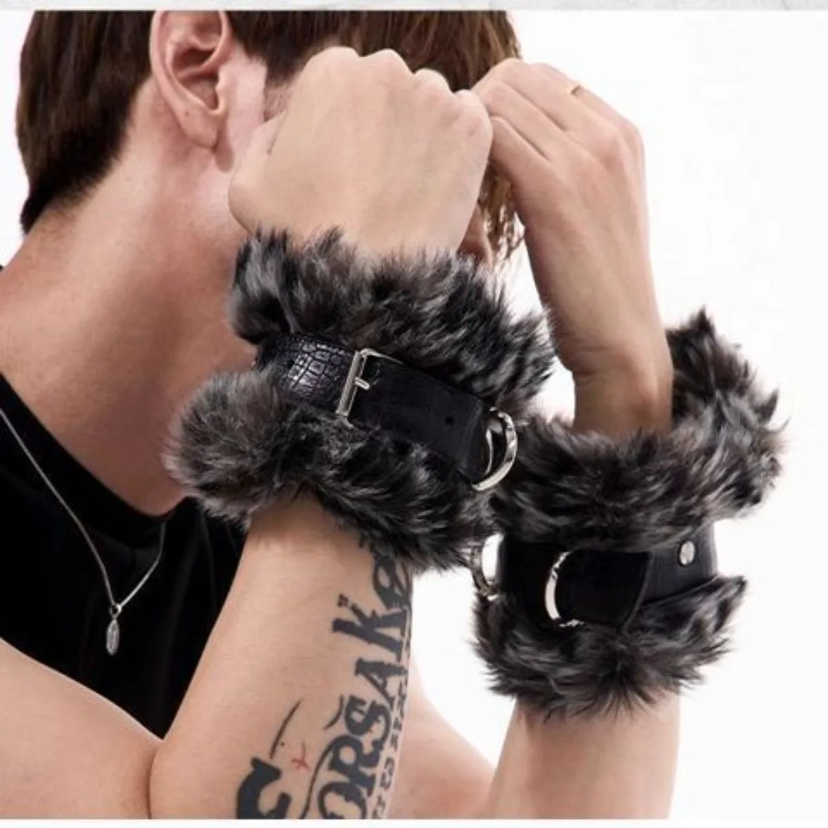 bracelet-unisexe-en-fausse-fourrure-et-pu-boucle-metallique-texture-crocodile-manchette-moelleuse-reglable-accessoire-streetwear-hip-hop-de-subculture