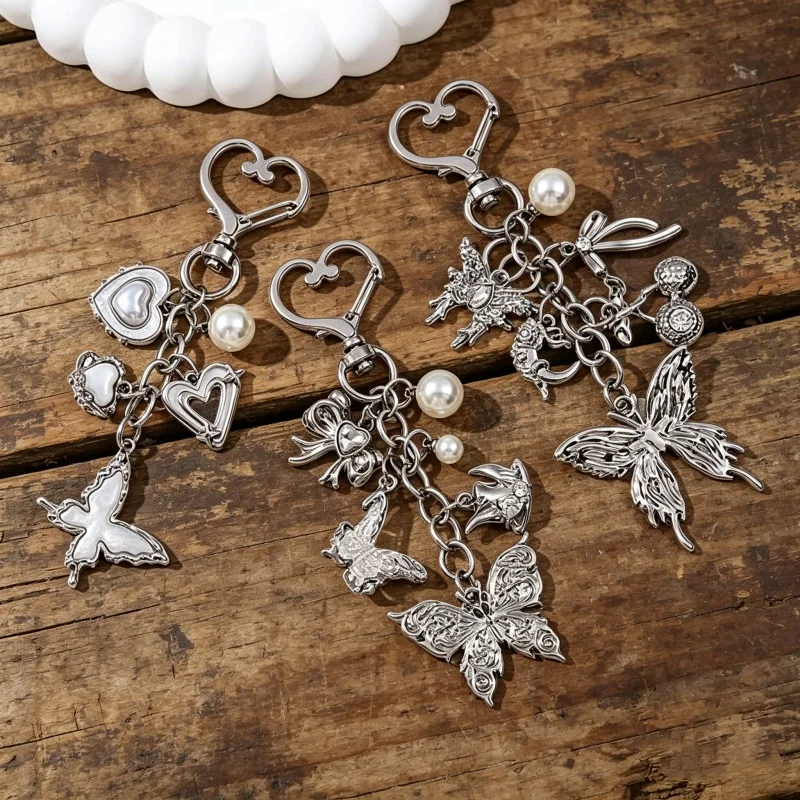 1 Stück Y2K Hübscher Schmetterling Herz Kirsche Schleife Perle Emaille Schlüsselanhänger im Kaltstil Silberfarbener Schlüsselring für Frauen Mädchen Handgemachtes Geschenk