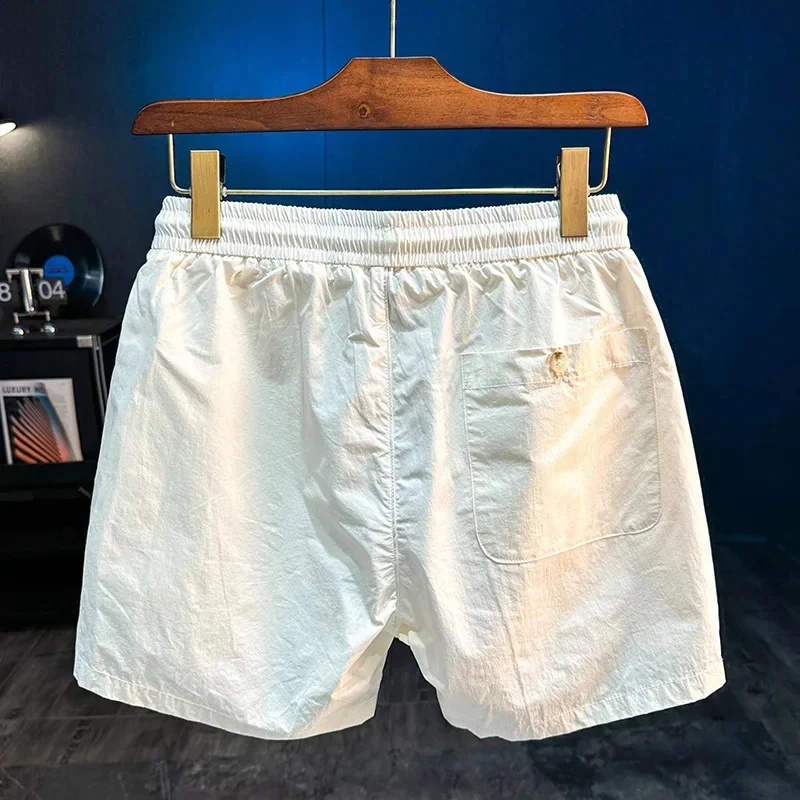 

Лето 2026, тонкие мужские шорты, повседневные облегающие трендовые универсальные, простые и дышащие пляжные брюки три или четырех дюйма