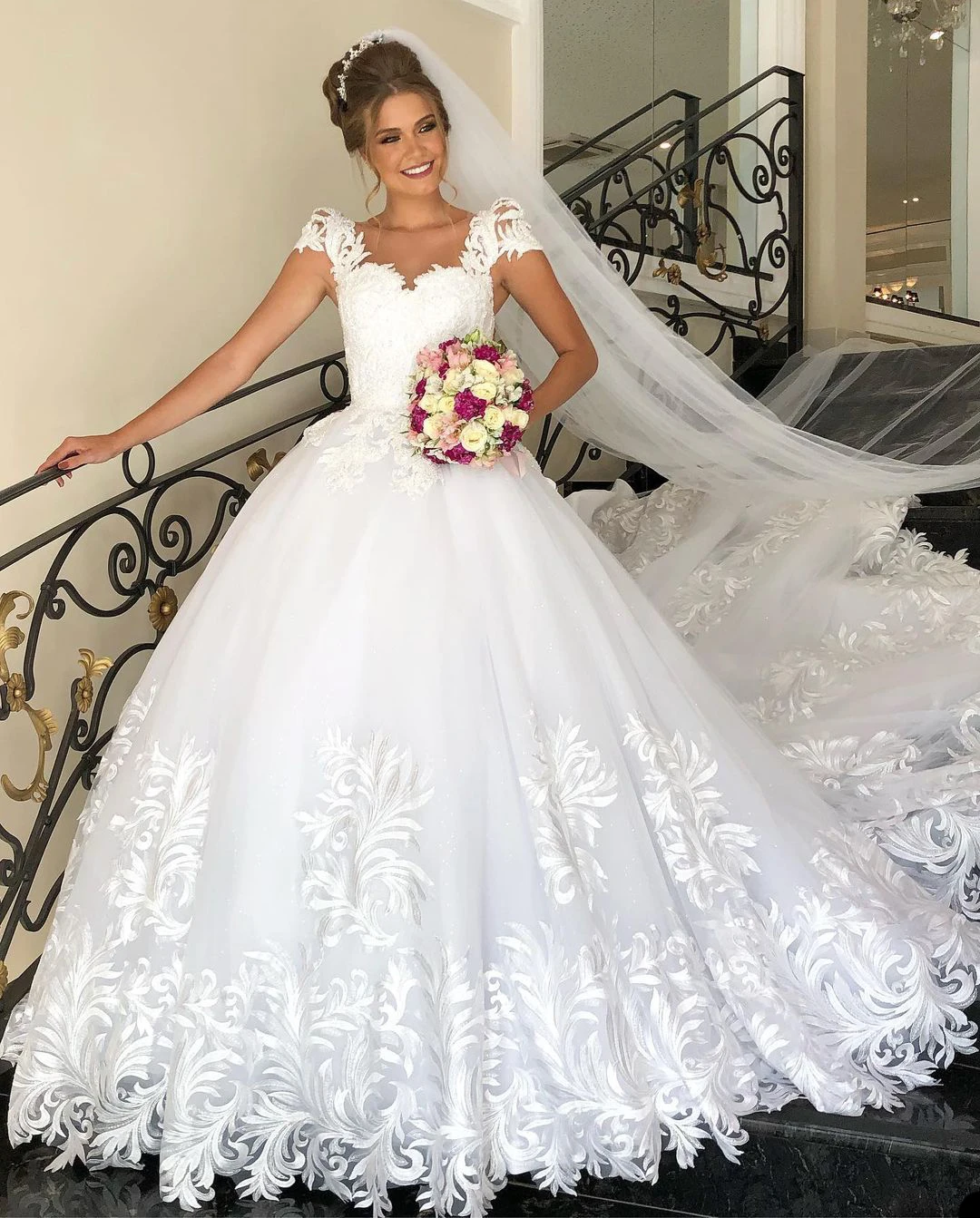 Elegante Vestido de novia Línea A, cuello en V, manga corta, con apliques florales, 2022