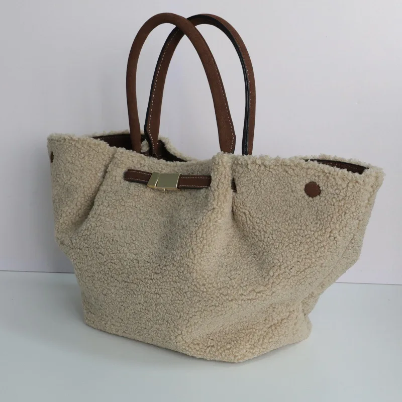 Meet You Winter Fashion Artificial Lamb Wool Handbag for Women Large Capacity Pleated Female Tote Bag Commuter Shoulder Bag 2025