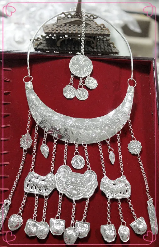 

Chinese Traditional Miao Silver Necklace Hmong Collar Jewelry for Women Girl Pendant Festival Accessories Stage Performance