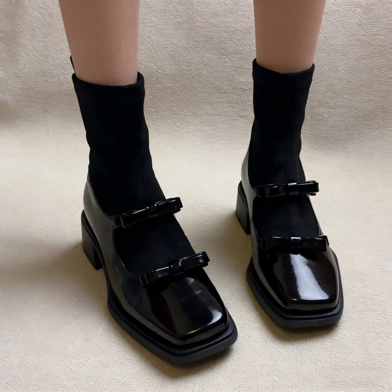 

Женские ботинки на массивном квадратном каблуке, из лакированной кожи и замши с бантом, с нескользящей мягкой подошвой, черные, для офиса и свиданий.