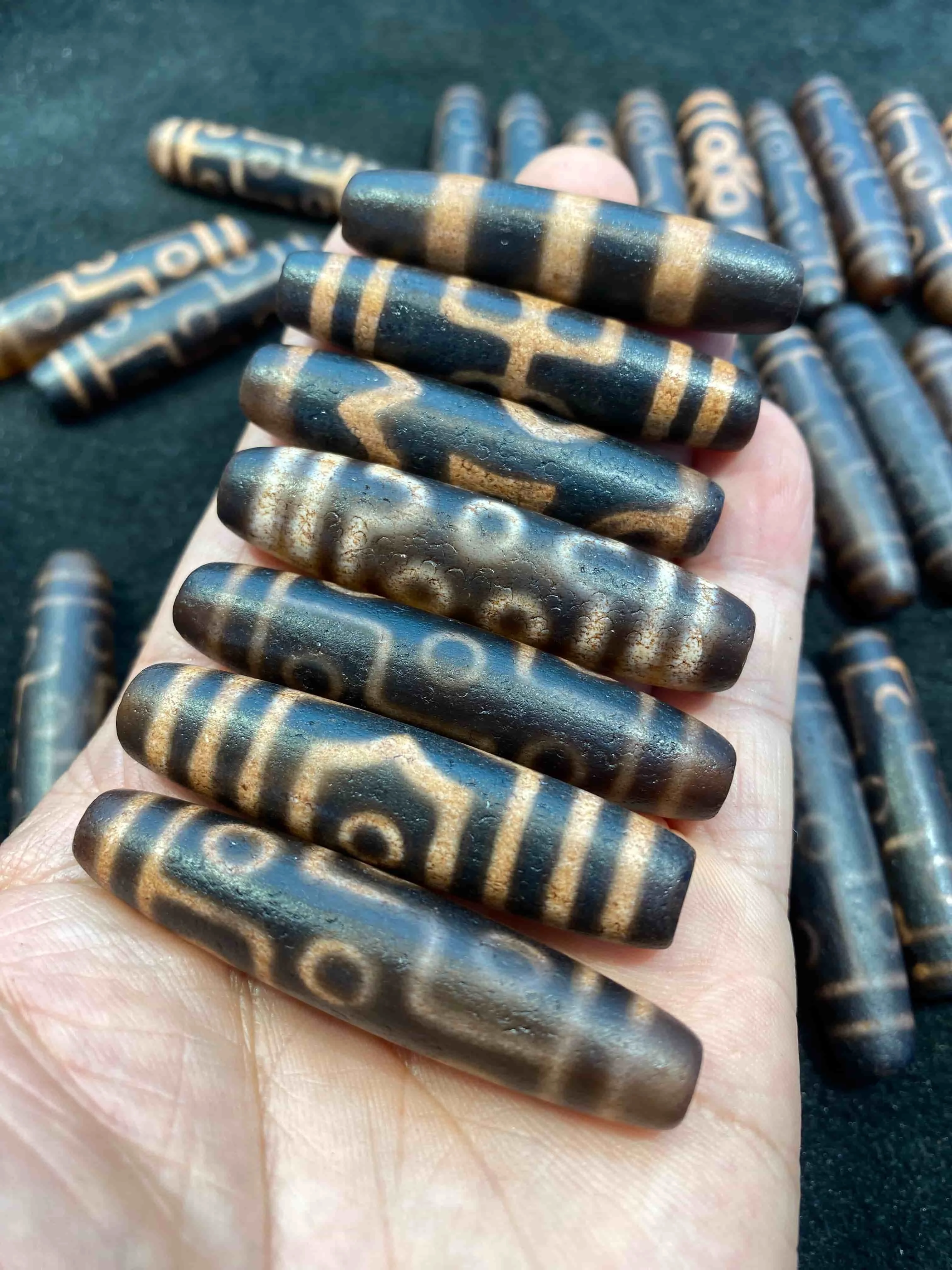 100pcs 50-60mm black white yellowed agate Dzi bead complete pattern weathered patina Tibetan loose beads for bracelets necklaces