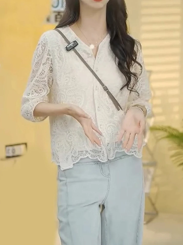 Faionable High-End Lace irt Scava fuori ort Sve Gancio Fiore Design Dimagrante Top Age-Defng Versatile Seta coreana Sle