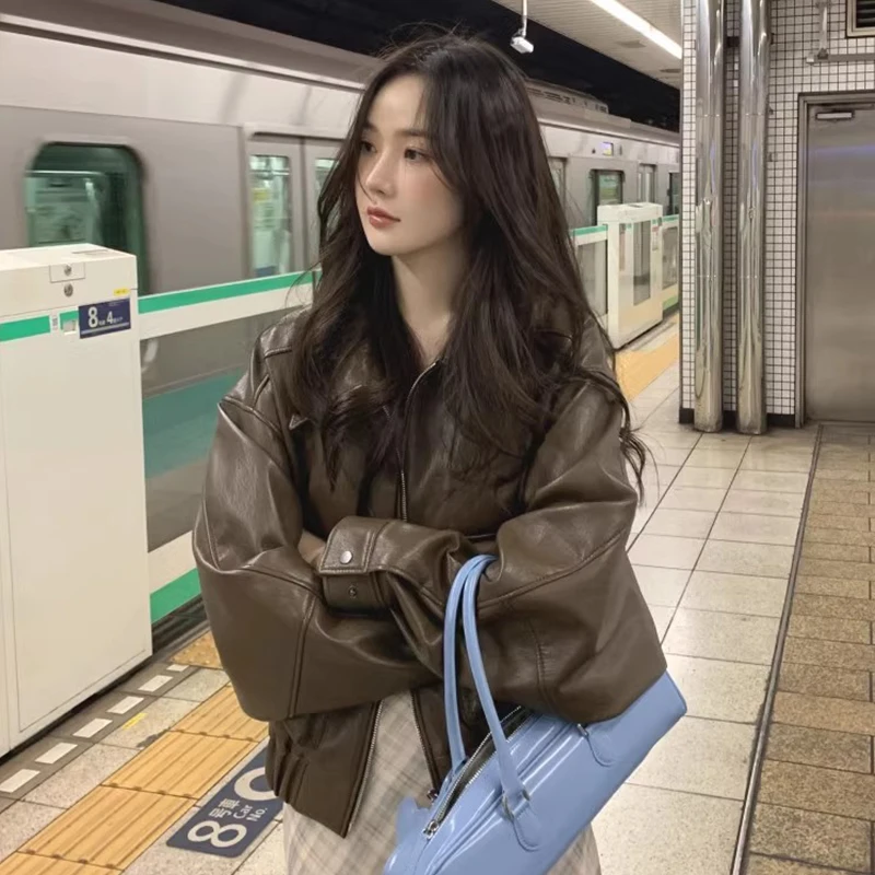 スタイリッシュなレトロ春の新ルーズフィットジッパーレザージャケット女性のファッショナブルな襟スタンドカラー多用途長袖コート