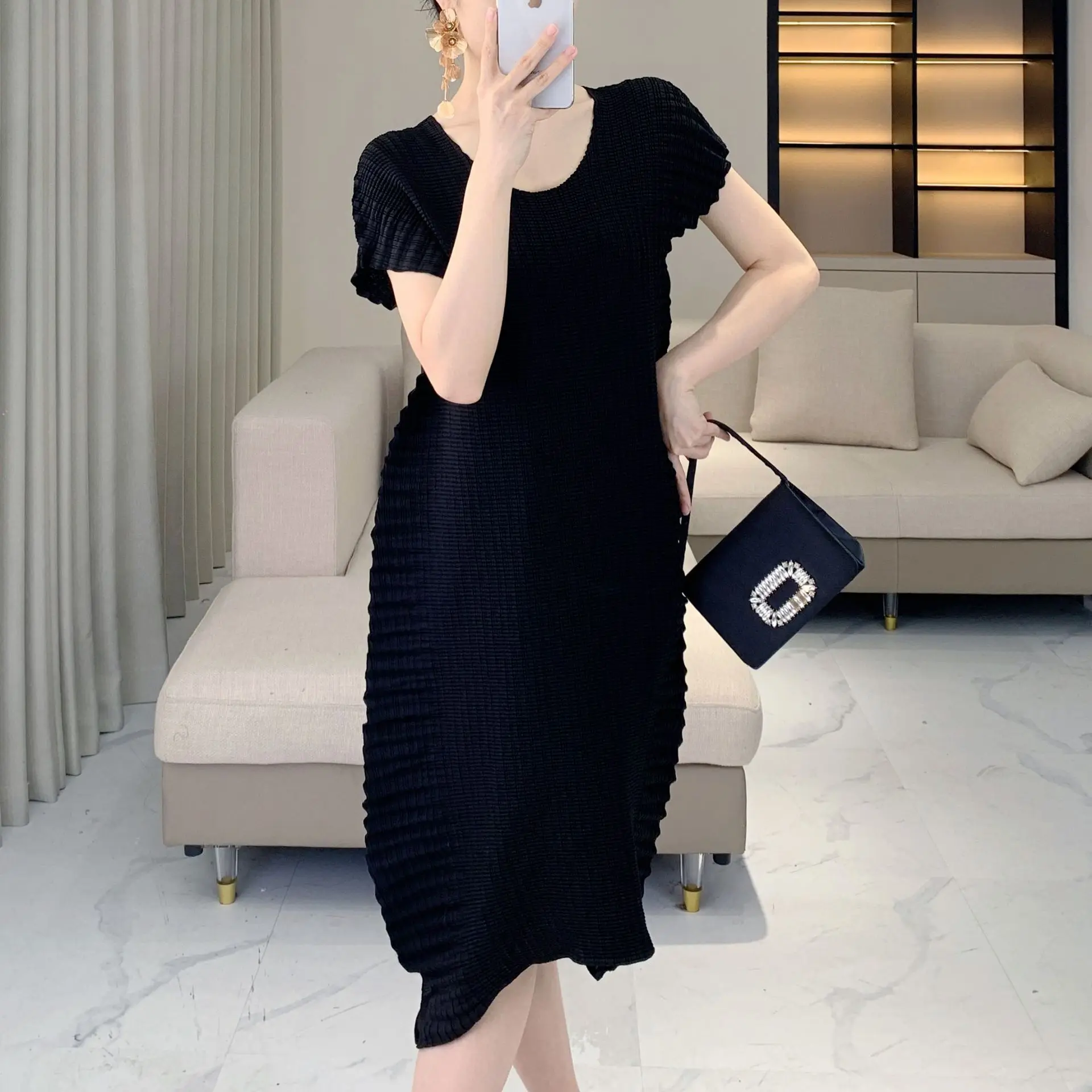 Miyake Einfarbig Plissee 2025, Sommer Neue Kleider frauen Vielseitige Casual Elegante Lose Gerade Kleider Temperament Kleidung