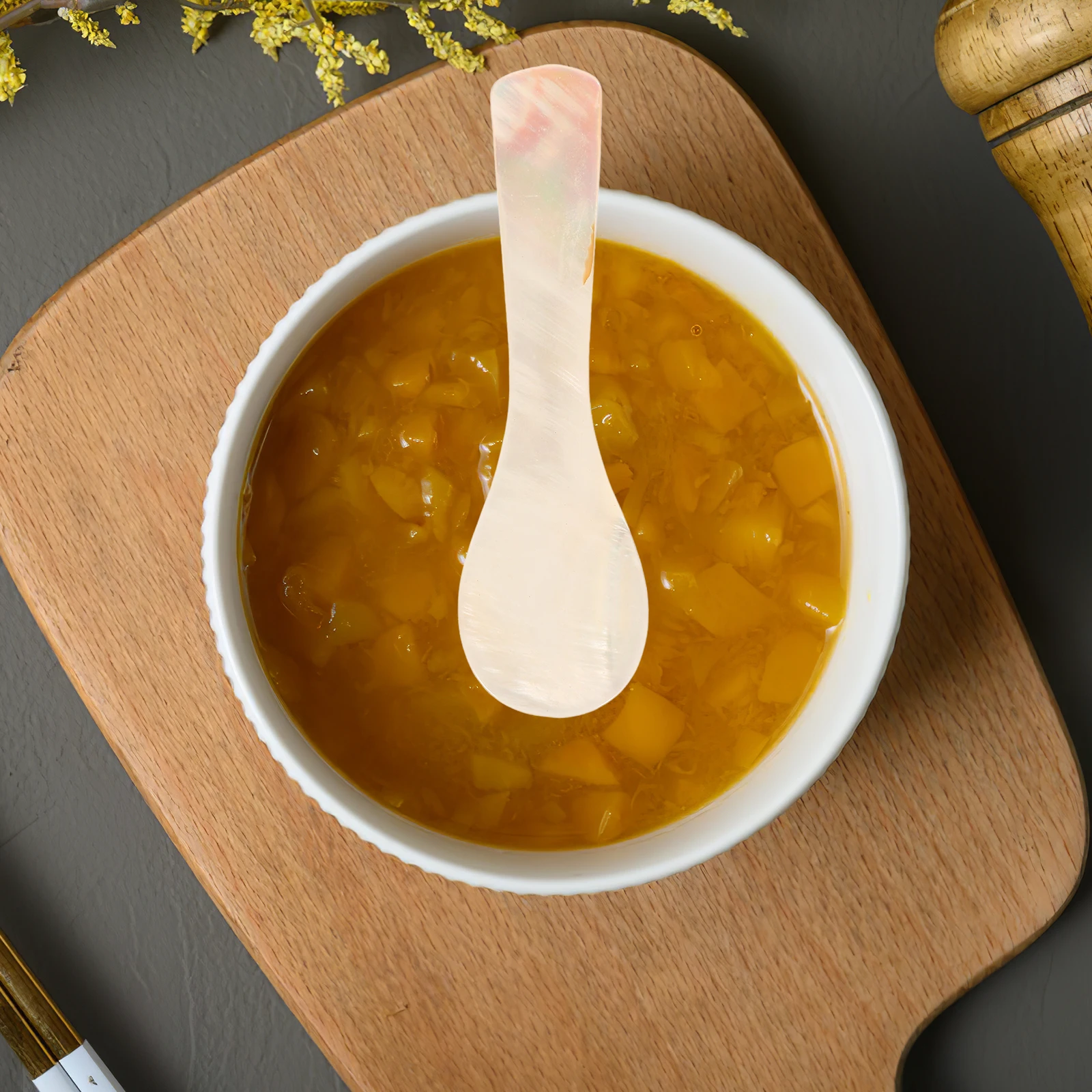 

2pcs Shell Spoon Pure White Mother Pearl Caviar Serving Ice Cream Coffee Sauce Jam Kitchen Tool Elegant