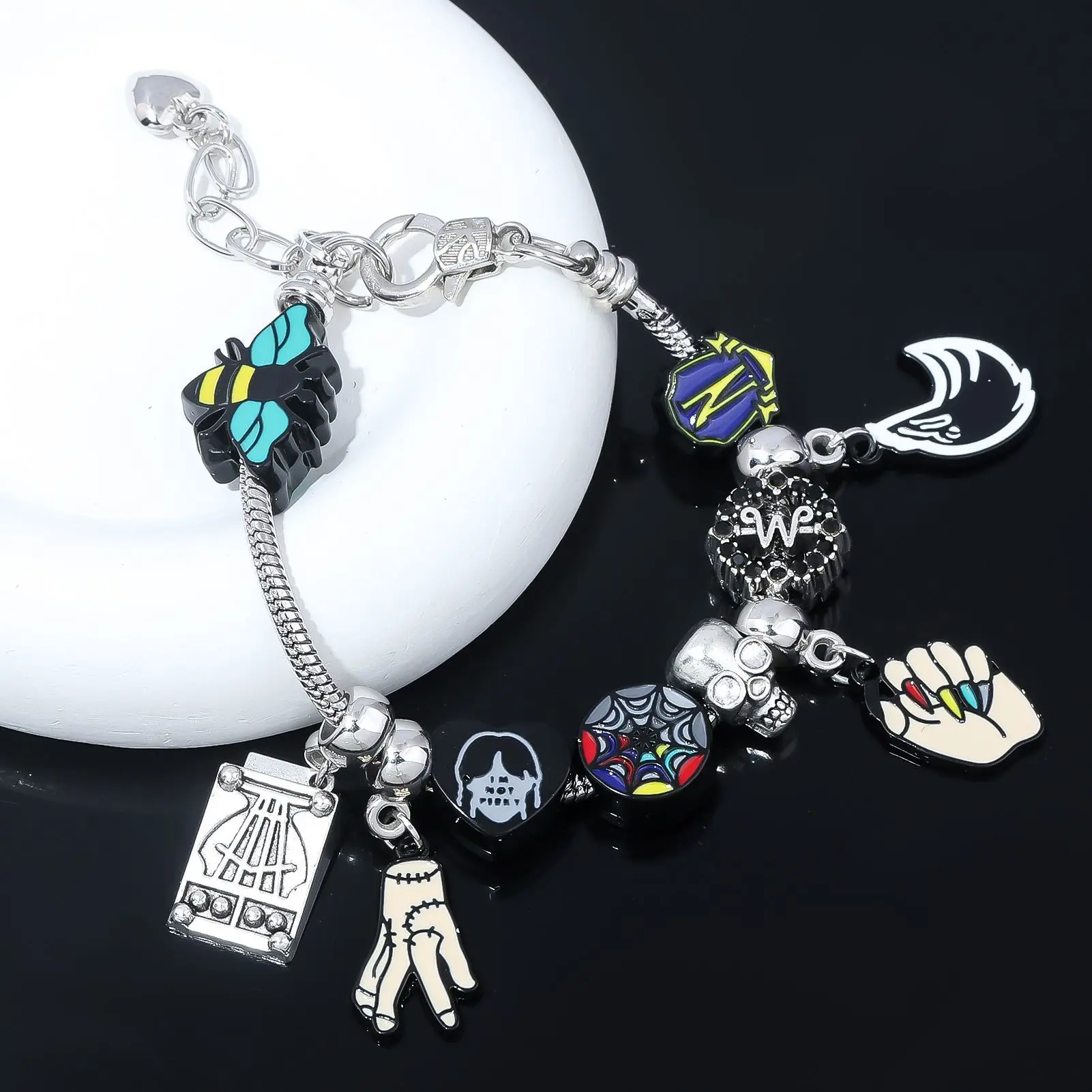 The Addams Family Filmperipheriegeräte, dunkles Skelett, DIY-Pandora-Armband, Perlenschmuck, modische, hübsche Accessoires, Geschenke