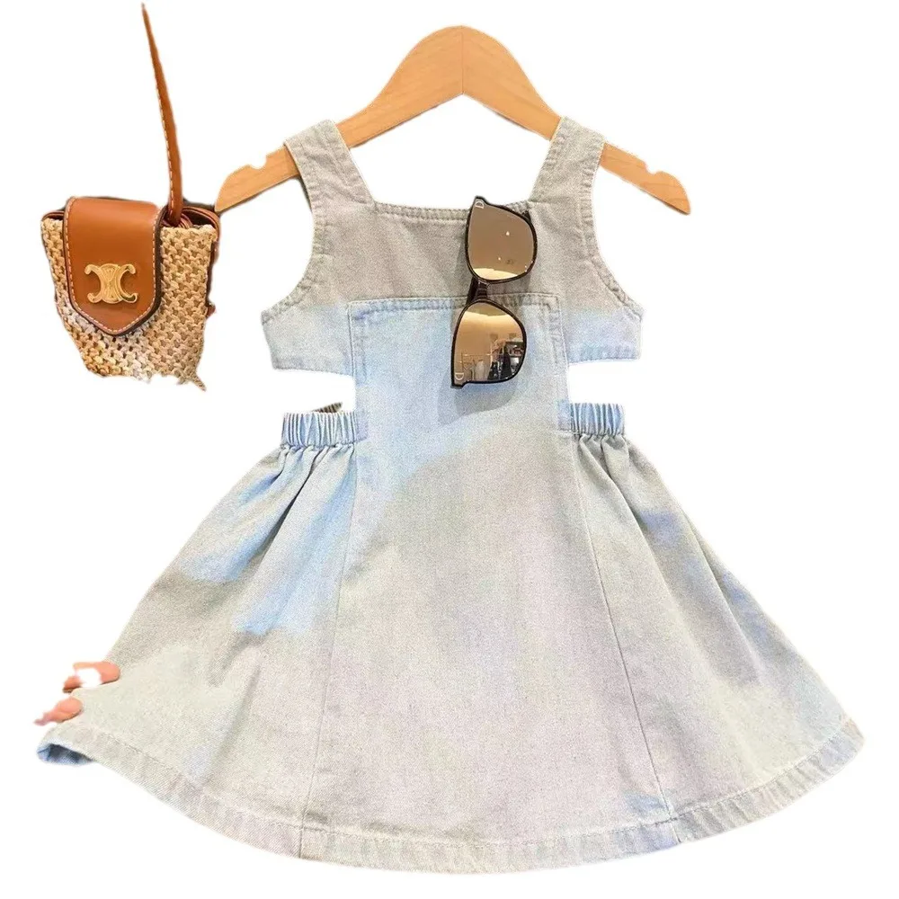 Nowa letnia niebieska dżinsowa sukienka dla dziewczynek w wieku 2–7 lat z talią – odsłaniający projekt – stylowy letni strój