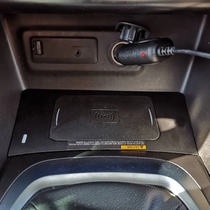 15W Car wireless charger For Renualt Megane 4 Megane 5 2015 2016 2017 2018 2019 center console phone charger charging holder