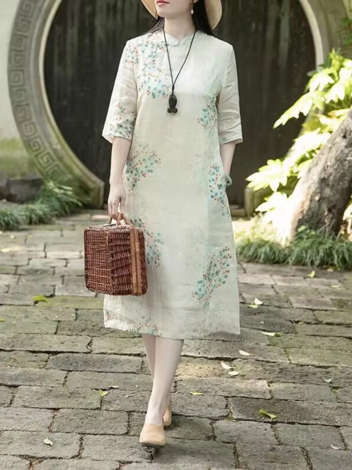 

Большие размеры, новый китайский омолаживающий улучшенный воротник-стойка Dr, асимметричный подол, летний шелковый...