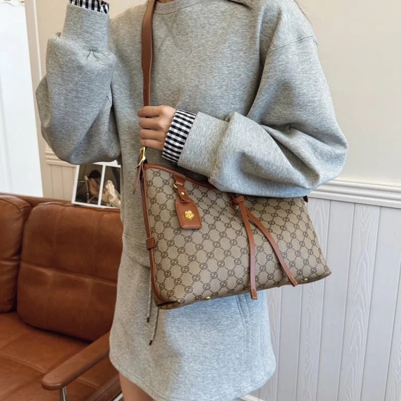 Luxury Women's Hand Bags Made Of Premium Leather Boasting Trendy Vintage Design And High-End Look​