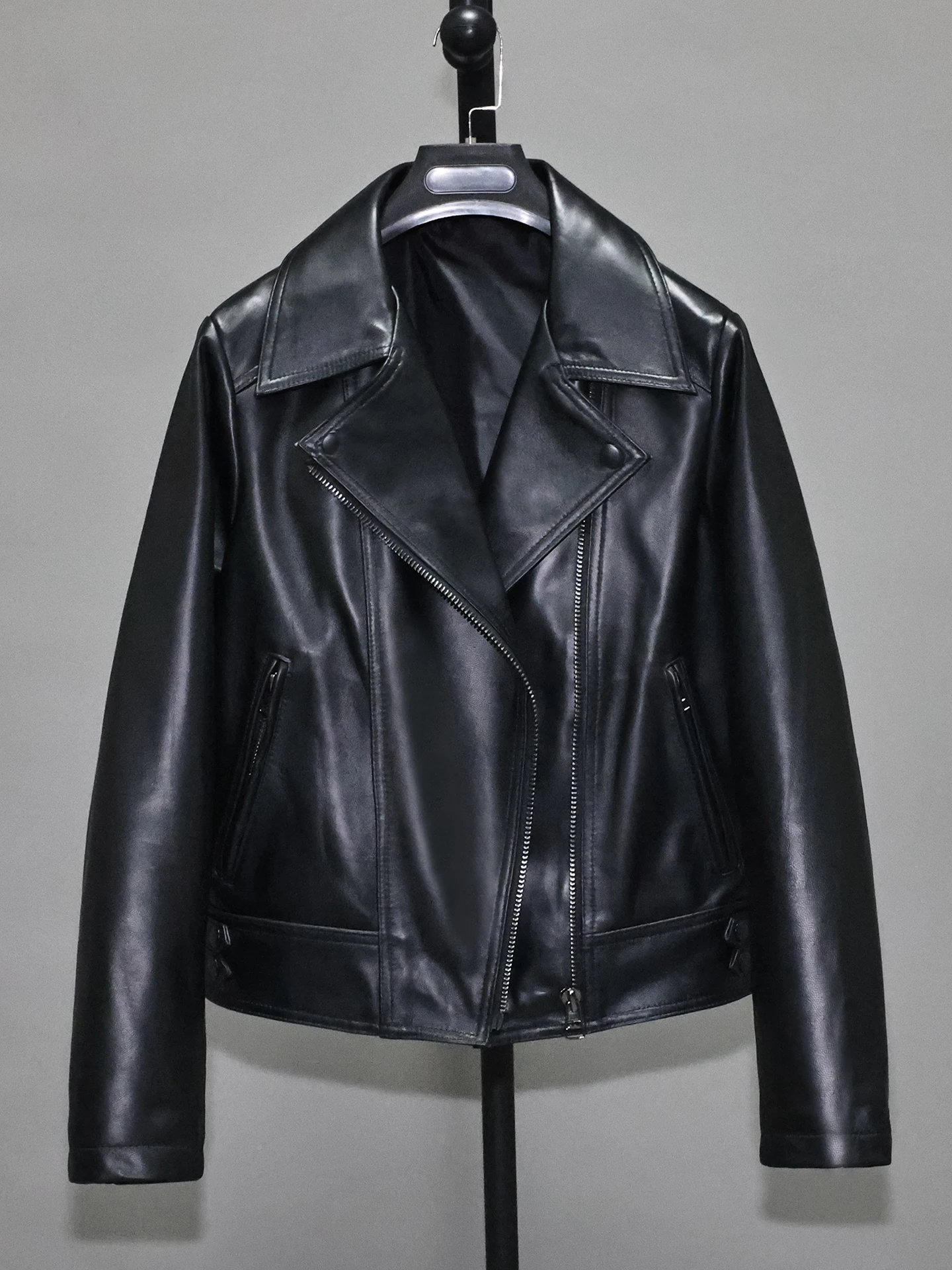 Lässige Motorradjacke für Damen aus Schafsleder, Kurze Jacke für Junge Leute, Einfache Freizeitjacke mit Langen Ärmeln und Reißverschluss