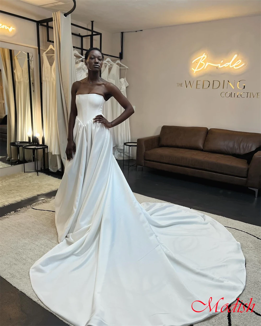 

Customized Elegant White Satin Bridal Gowns Exquisite Strapless Wedding Dresses Classic A-Line Chapel Train Vestido De Novia