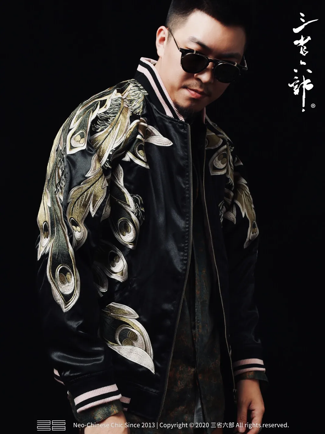 Mens Yokosuka Souvenir Jacket Traditional Chinese Peacock Feather Embroidered Satin Varsity Zip Outerwear Street Fashion