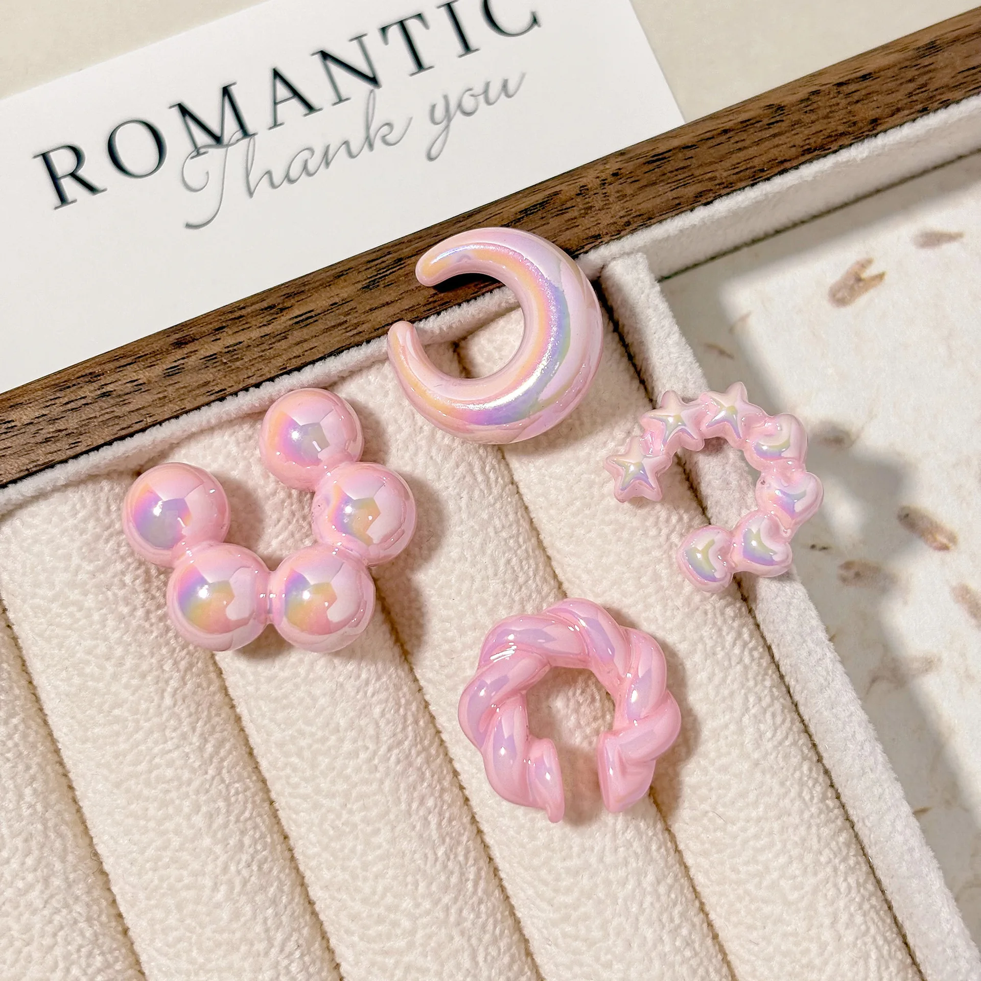 Neues Schillerndes Huggie Hoop Ohrklemmen-Set Ohne Piercing Clip-On Ohrringe Transparente Farbe Minimalistische Ohrklemmen Großhandel Geschenkset